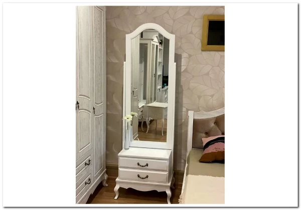 Зеркало напольное Авиньон из массива бука  заказать по цене 38 880 руб. в Уфе